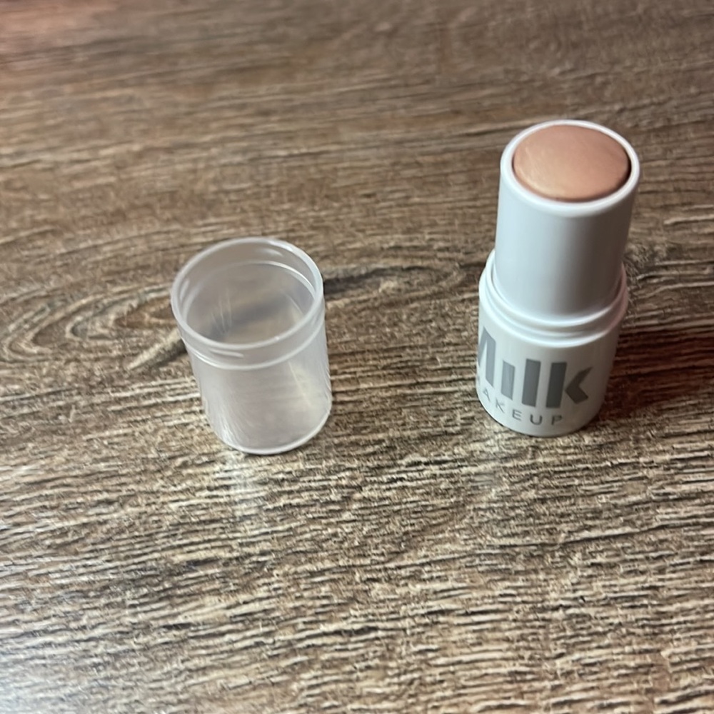 Milk Makeup - Lit  (Champagne Pearl) Highlighter